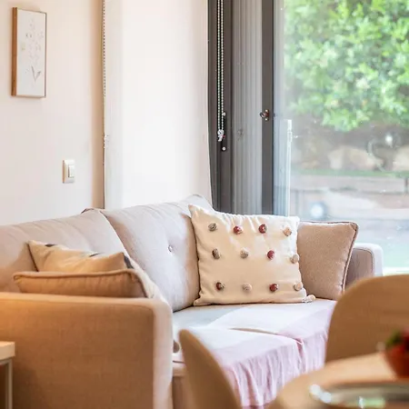 Apartament Charming Garden En 